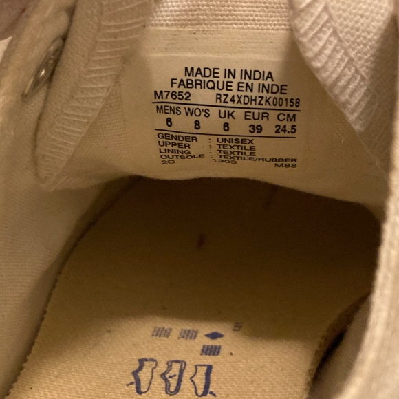 Converse White Chuck Taylor Low Top Shoes - M7652 - Picture 6 of 8